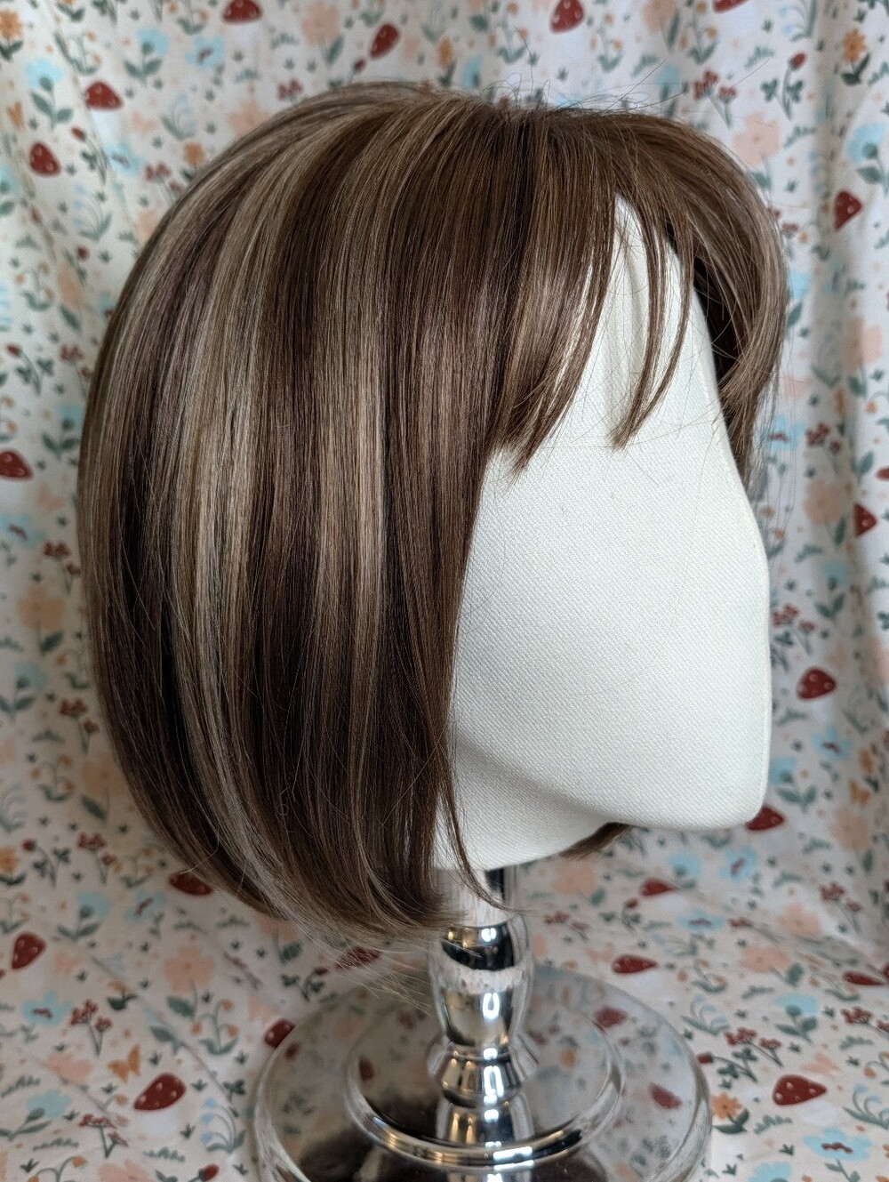 Synthetic Honey Blonde Highlights Wig Synthetic With Bangs